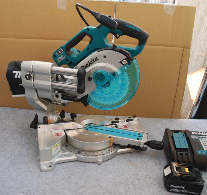(純正品) 充電式スライドマルノコ マキタ Makita LS009GZ 40Vmax 左右両傾斜45°+1° 高鋼性・高精度切断 本体のみ (バッテリ・充電器別売) makita マキタ 18+18\u003d36V 190mm充電式スライドマルノコ（丸のこ