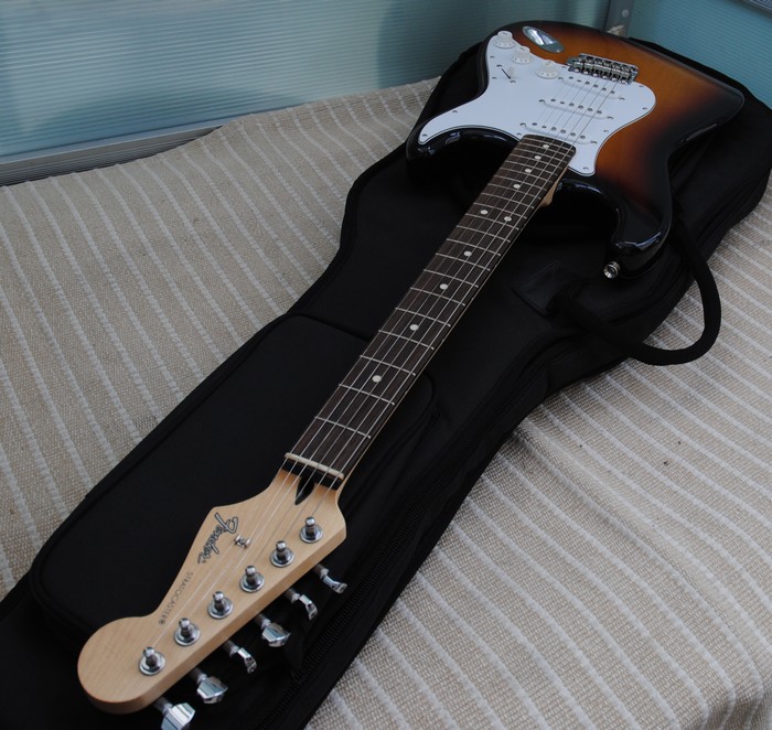 Fender Japan フェンダージャパン ストラトキャスター　ハードケース付 FENDER JAPAN (フェンダージャパン) ストラトキャスター ST72