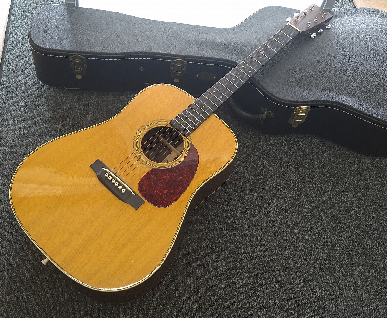 希少・極上品【 Martin HD-28V 「ディーニッパチ」 マーティン 1999年